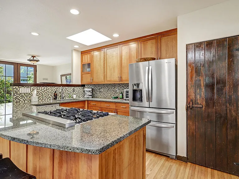 2302 Campbell Rd NW — Photo 7