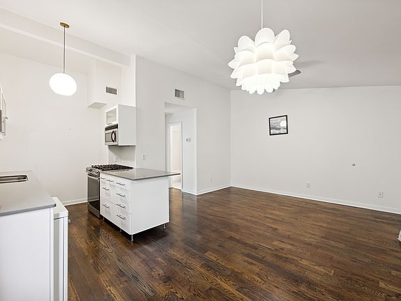 4th image of 1503 W 9th St APT 204