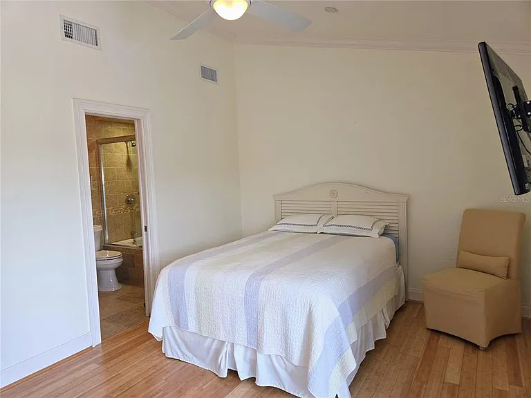 11820 Capri Cir S — Photo 31
