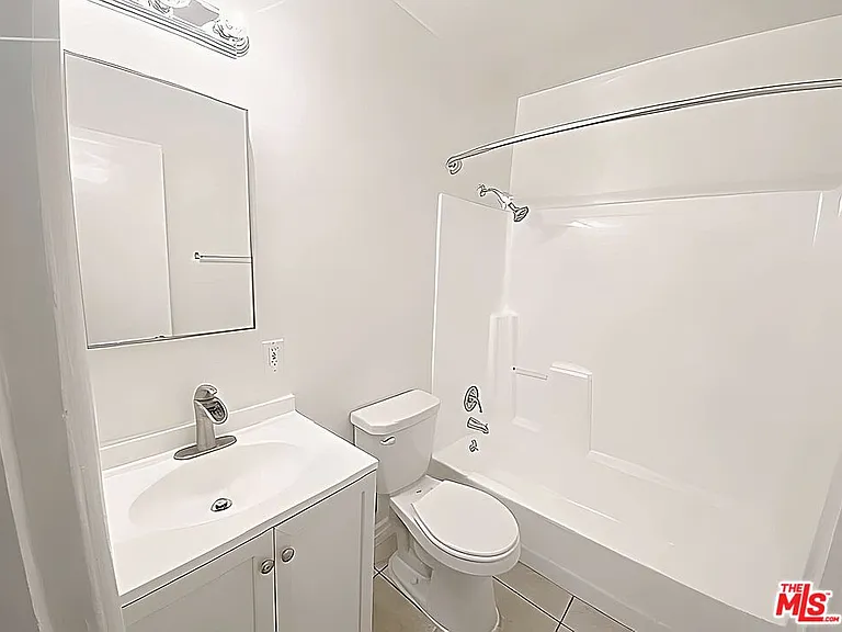 4122 W 2nd St #15 — Photo 11