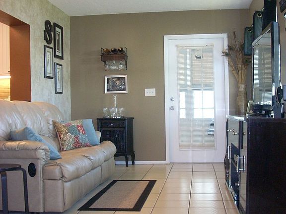 Spacious Florida room