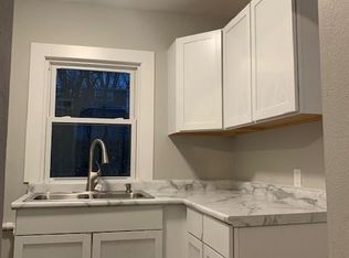 3042 Woodland Dr SW, Cedar Rapids, IA 52404