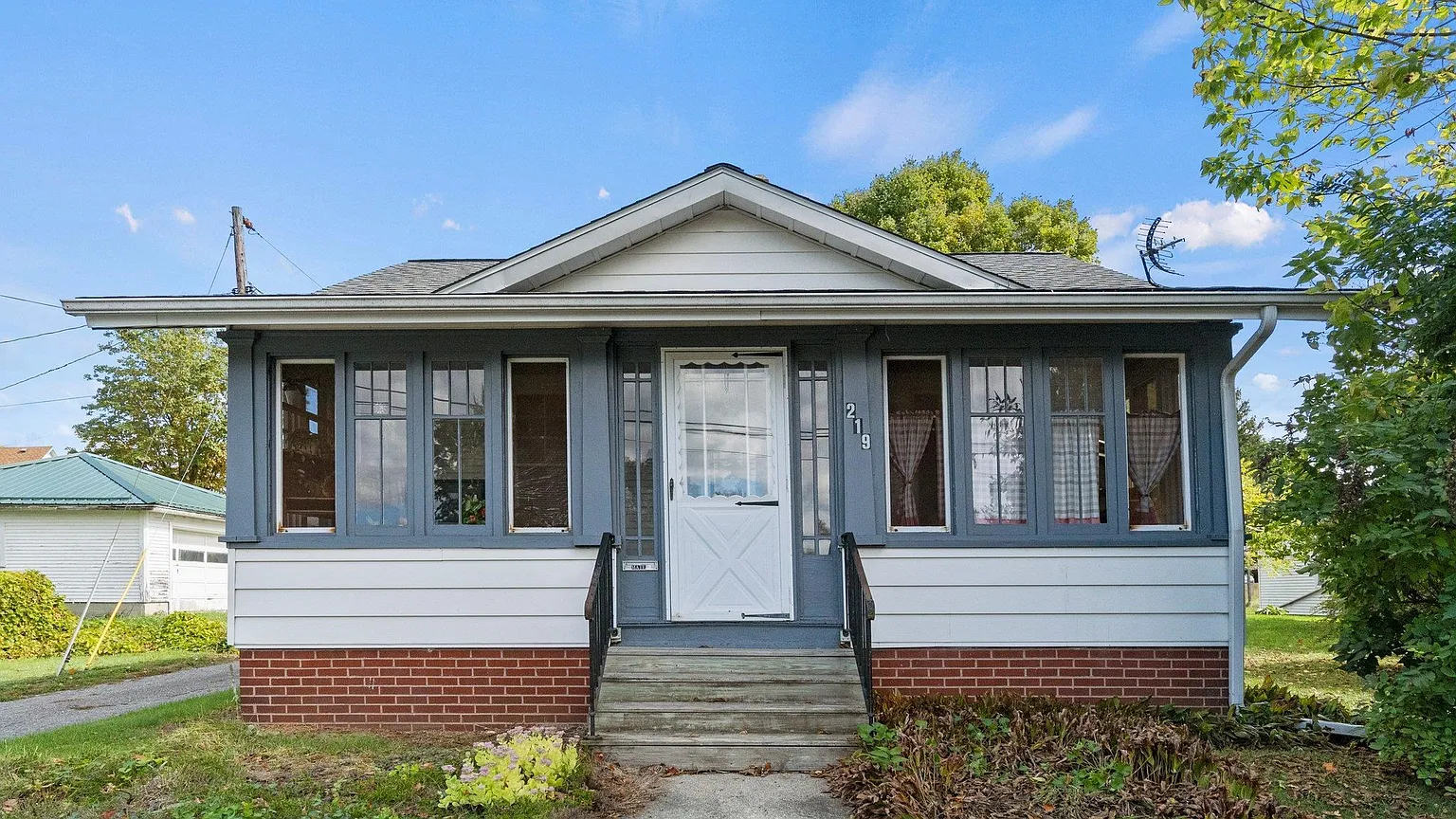 219 Conlogue Ave photo 1
