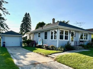 425 N 4th St, Algoma, WI 54201