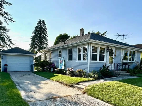 425 N 4th St, Algoma, WI 54201