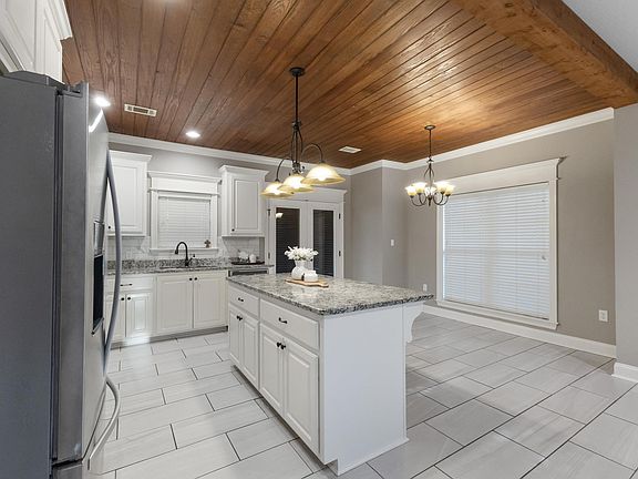 5th image of 23 Bridgefield Ct