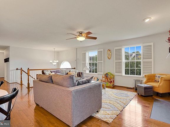4th image of 1013 Storrington Dr