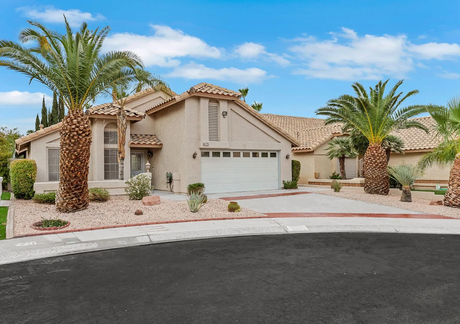 Summerlin: 3/2 House With Multiple Living Areas, Home Office, Large Private Covered Patio — Photo 1