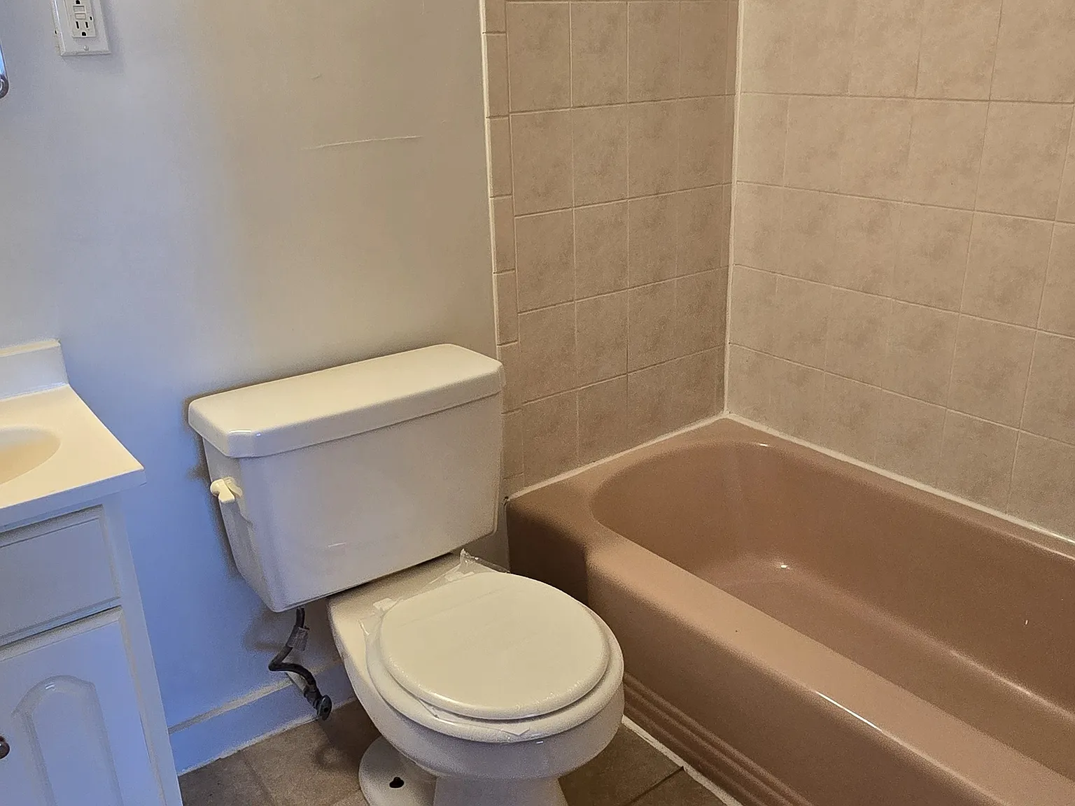 1 bed, 700 sqft, $1,300 — Photo 3