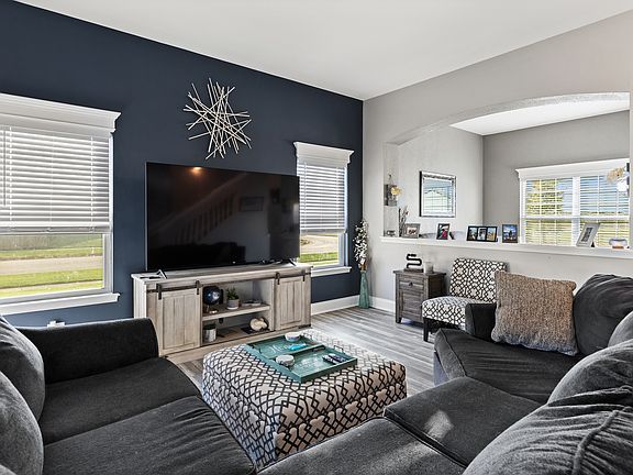 4th image of 405 Shadow Wood Dr