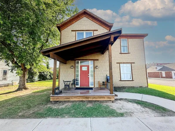 202 S Barker Ave, El Reno, OK 73036