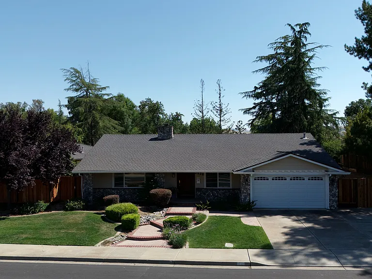 2628 Superior Dr — Photo 1