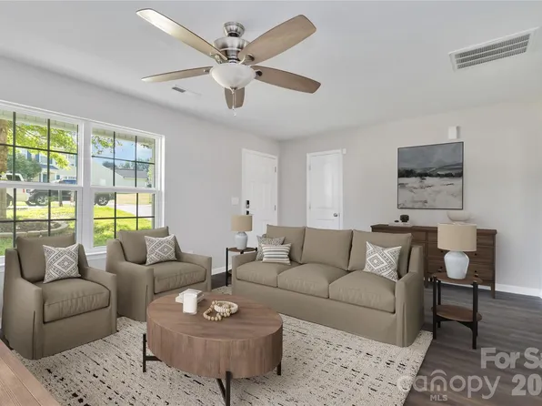 2557 Mulberry Pond Dr, Charlotte, NC 28208