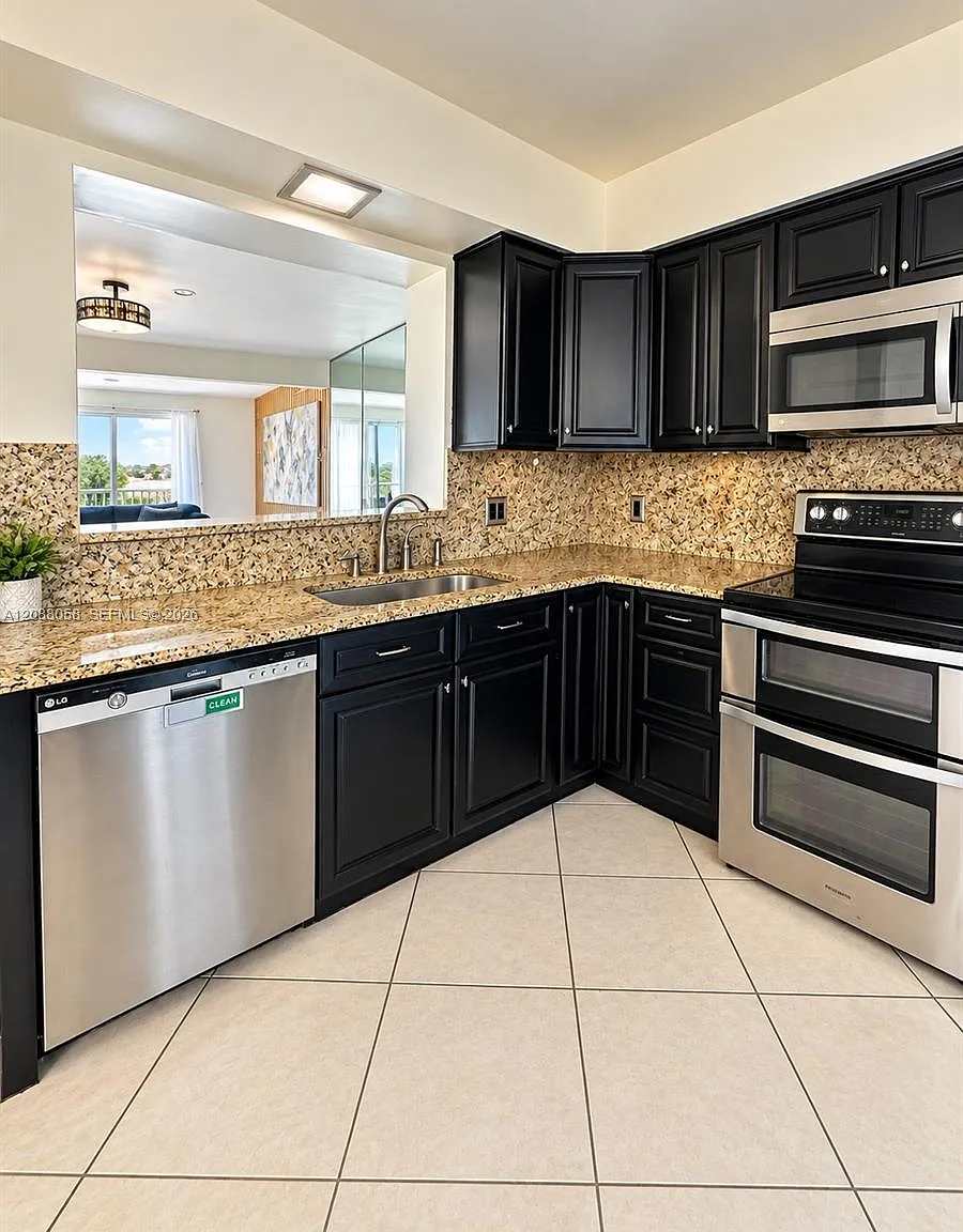 Lake Villas Condominium — Photo 4
