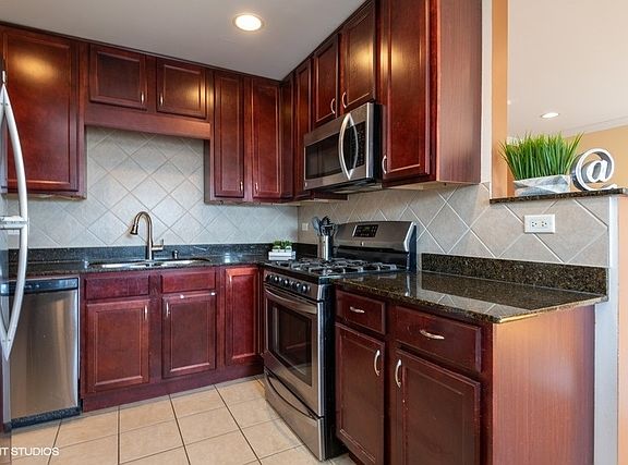 4th image of 32 Elgin Ave APT C4