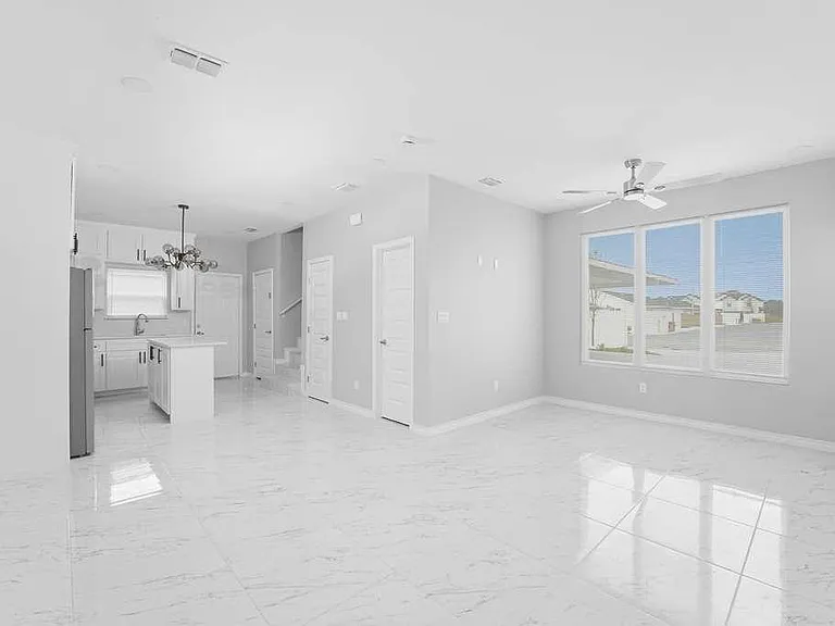 2409 E Viviana St — Photo 2
