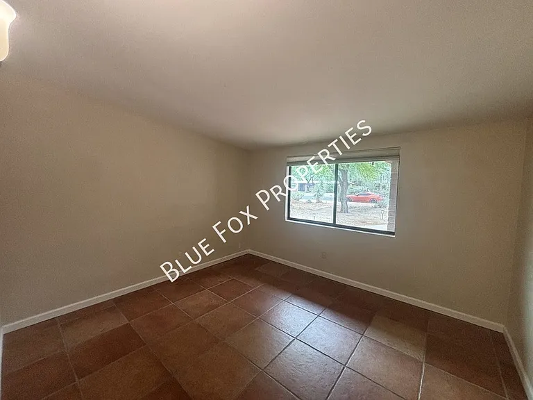729 N Alamo Ave — Photo 11