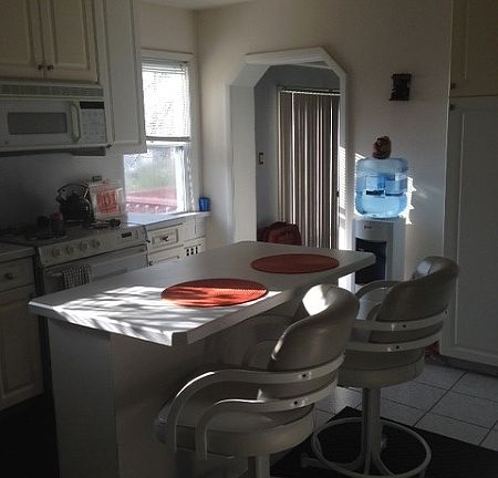 4th image of 251 Forest St