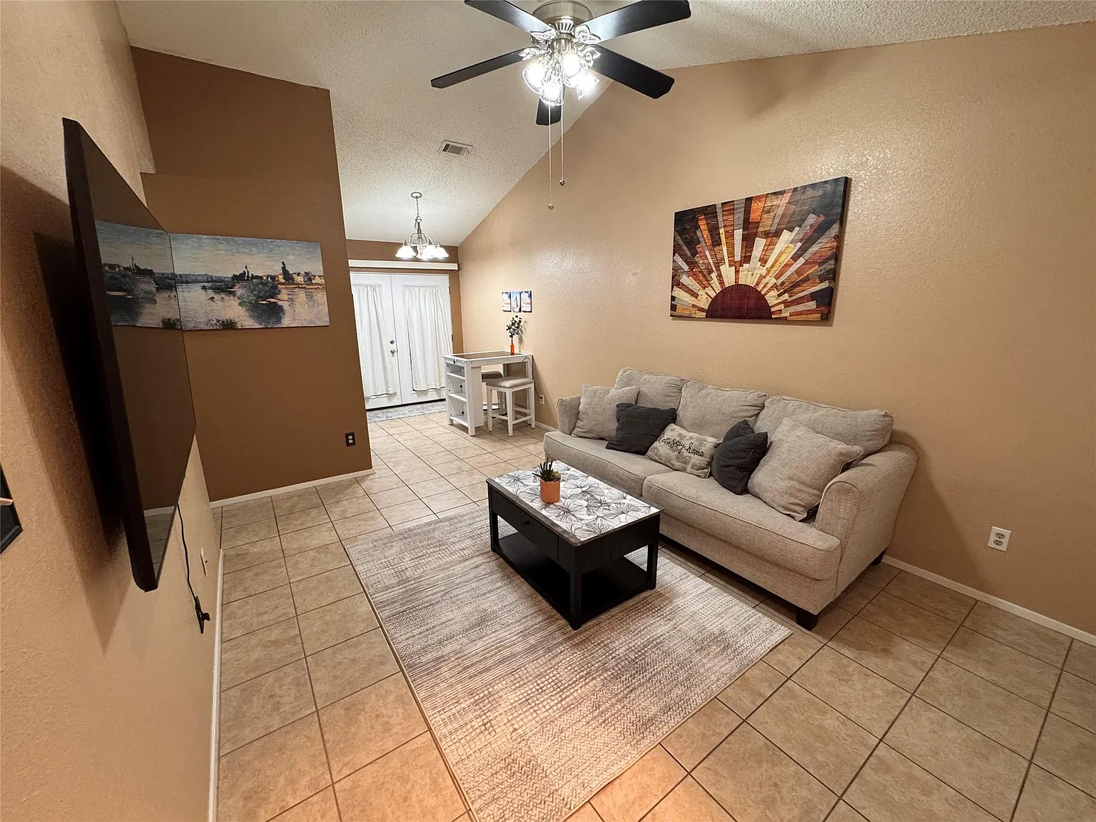 1 bed, 1.0 bath, 565 sqft, $1,600 — Photo 3