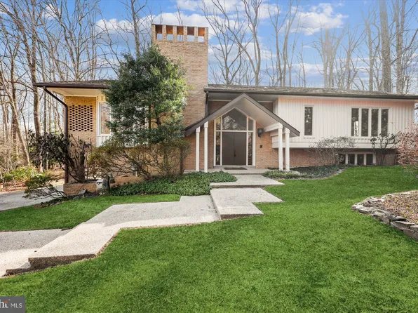 8018 Cypress Grove Ln, Cabin John, MD 20818