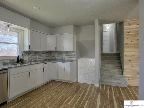 4th image of 2560 Holly St