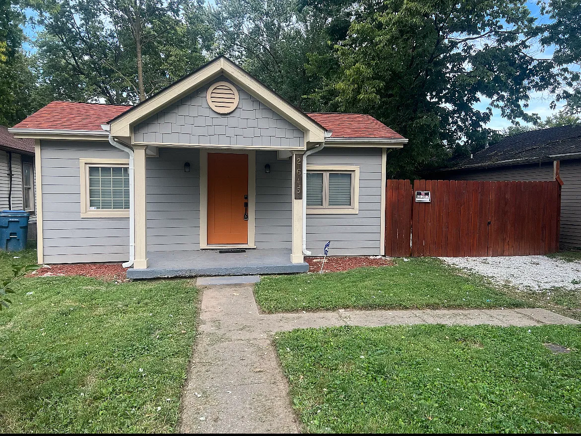 2645 Foltz St photo 1