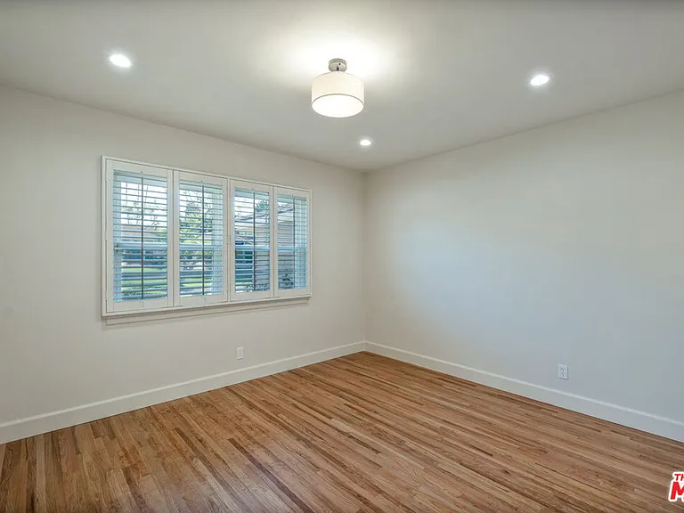 5911 S Corning Ave — Photo 22