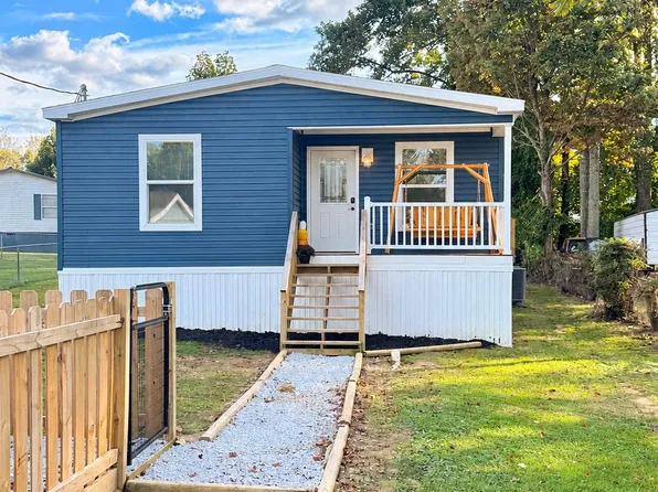 107 Adkins Ave, Oak Hill, WV 25901