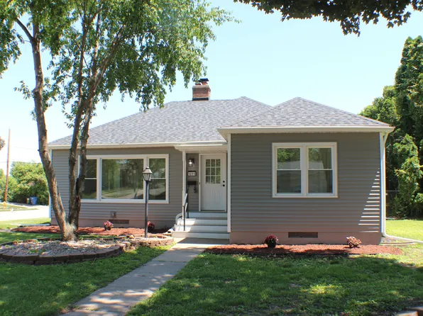 1611 Coffelt Ave, Davenport, IA 52803
