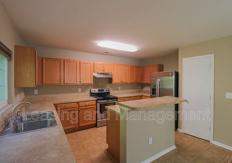 8811 Kellum Dr — Photo 9