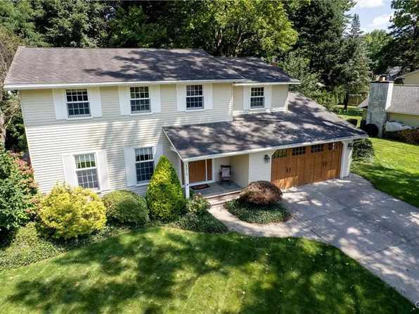 4018 Pawnee Dr, Liverpool, NY 13090
