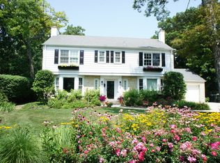 215 Woodlawn Ave, Winnetka, IL 60093