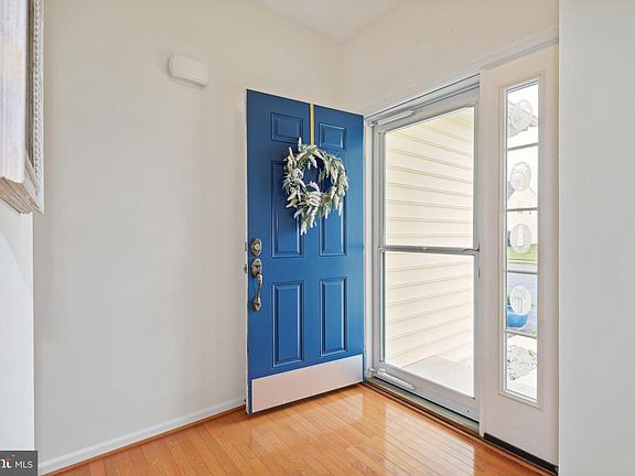 3rd image of 37903 Bayview Cir E