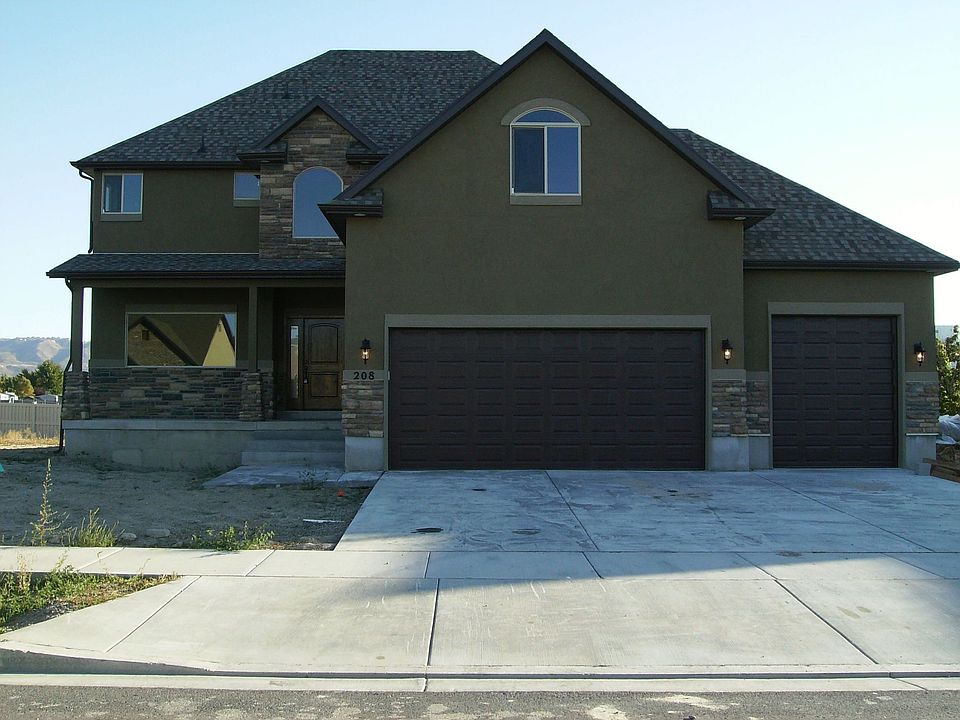 1st image of 208 Belle Glenn Cir