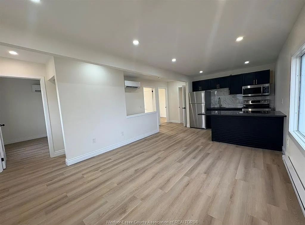 Building Photo - 191 Marentette Ave #2