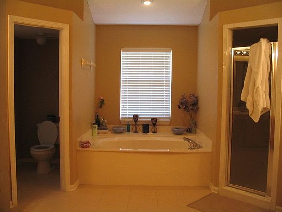 Massive Master Bath /w procelain floors