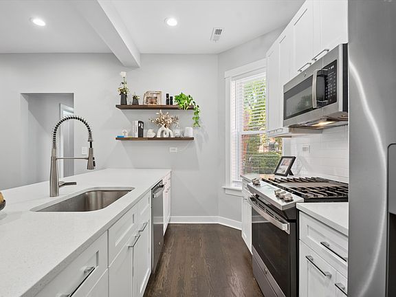 3rd image of 1519 W Henderson St #1FB