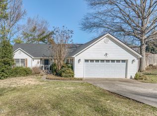 320 Harbour View Dr, Johnson City, TN 37615