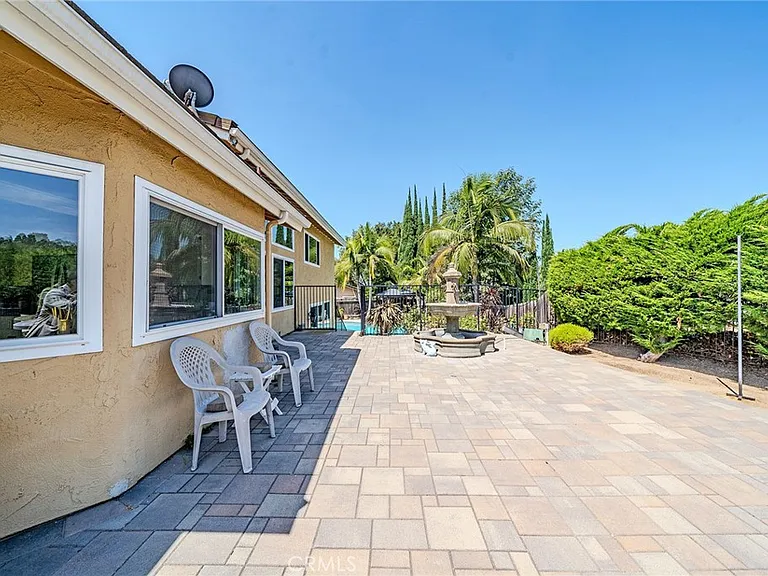 1901 Celeste Ln — Photo 43