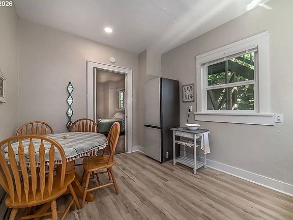 5th image of 577 Madison St