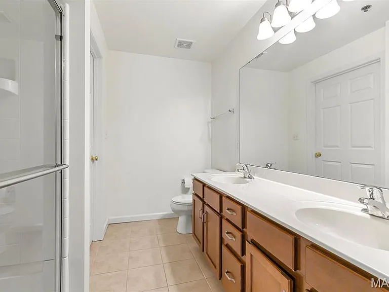4200 Spring Creek Ln — Photo 9