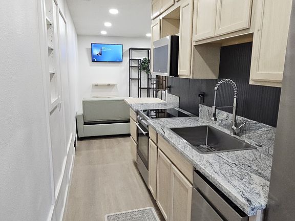 4th image of 4714 S Xanadu Cir