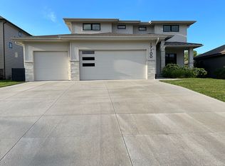 17100 Clay St, Bennington, NE 68007