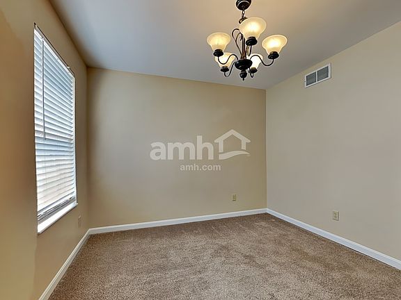 5th image of 555 Rosebud Cir