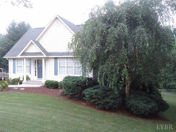 3rd image of 205 Lookout Dr