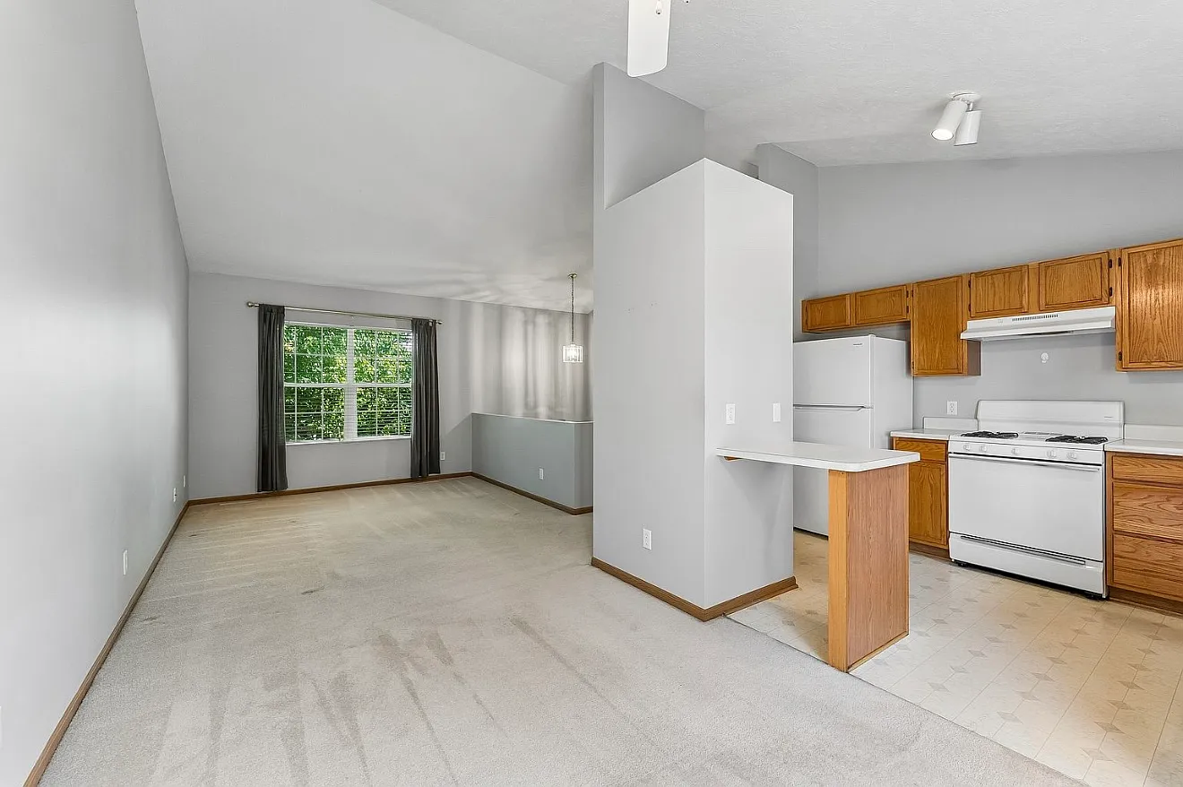 3 bed, 1339 sqft, $2,100 — Photo 3