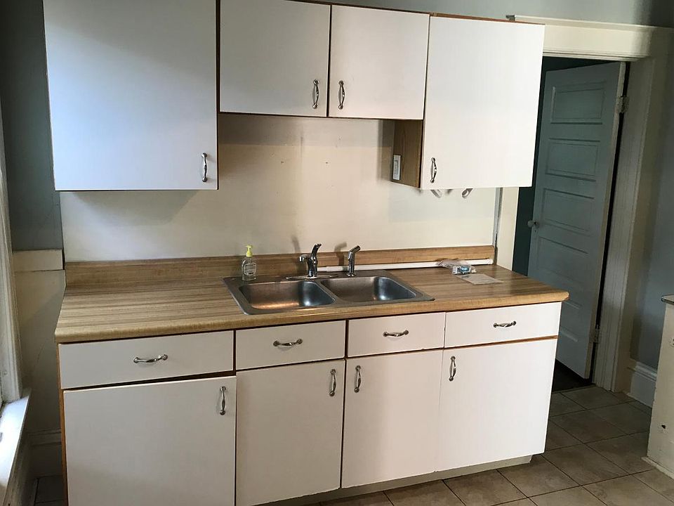 1st image of 1365 Lakeshore Dr APT 3
