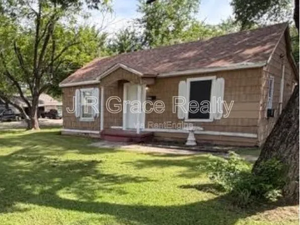 802 W Navasota St, Groesbeck, TX 76642