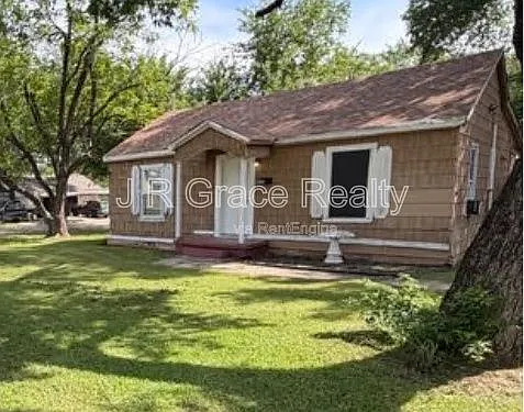 802 W Navasota St Photo 1