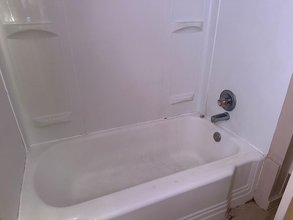 2nd image of 801 1/2 31st St